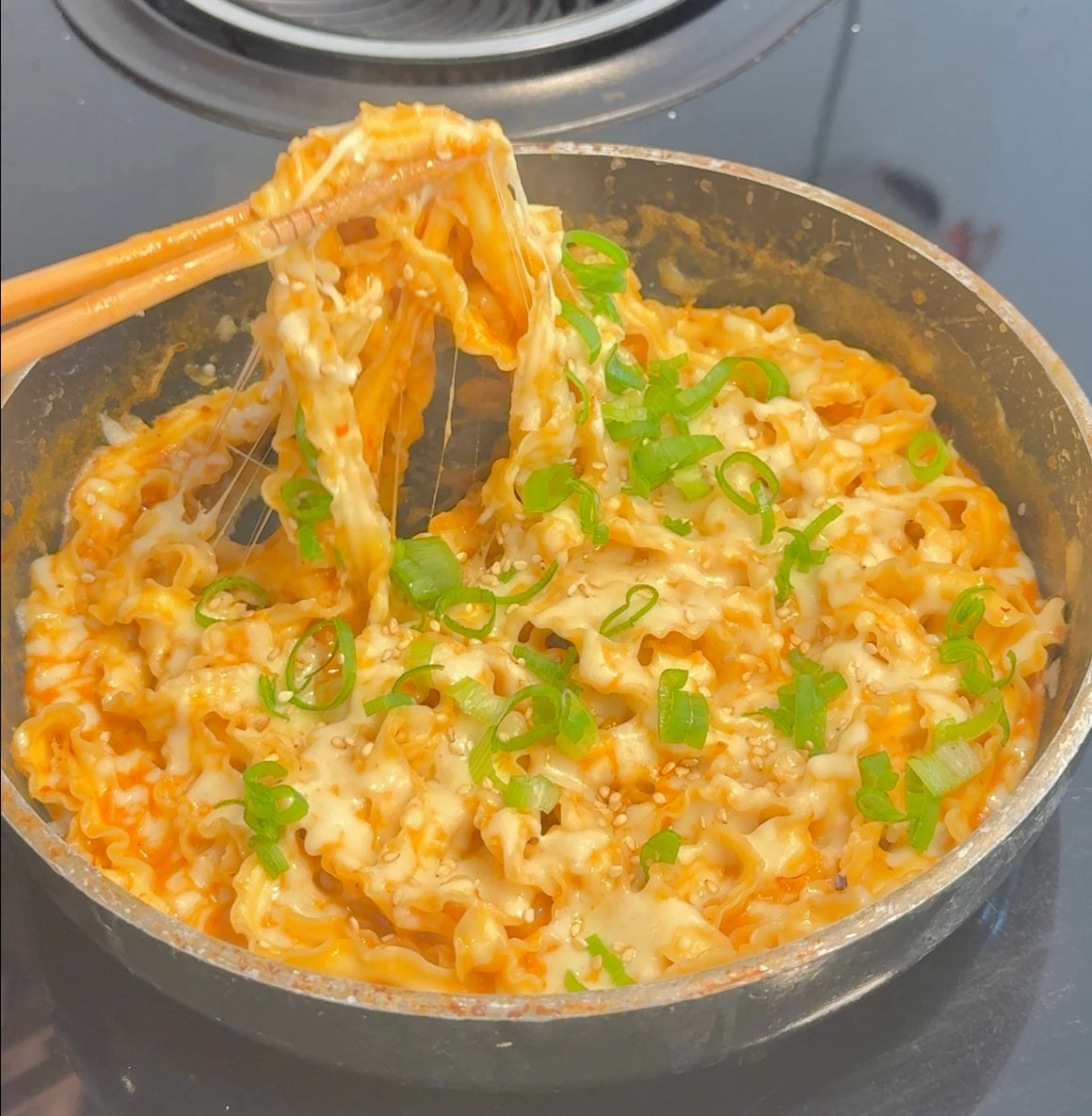 Cheesy Spicy Sichuan Noodles đź§€