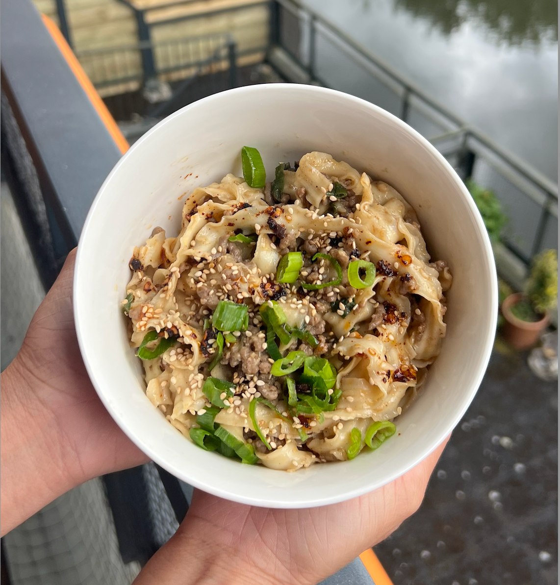 Crispy Chilli Oil Garlic Beef Noodles 🍜