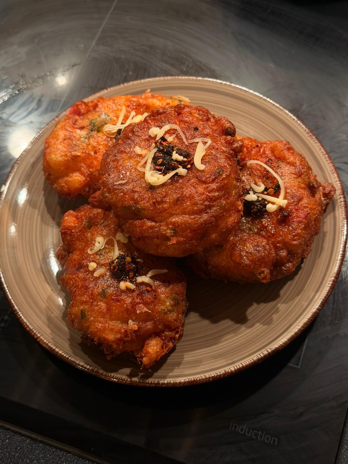 Cheesy Chili Oil Oliebollen